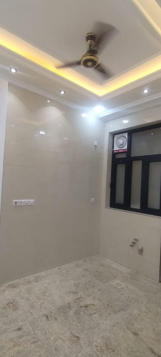 شقق للايجار زيونة محلة 716  كل شقة 100م كل شقة تحتوي 2 غرفة نوم استقبال مطبخ يوجد مصعد في البناية
***********
اتصال او واتساب
