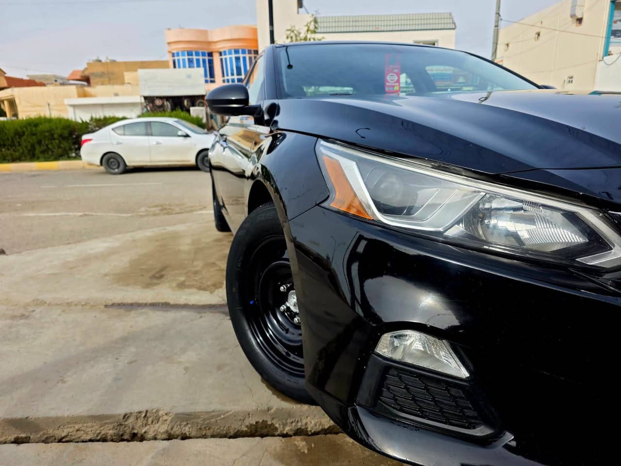 🚗 للبيع نيسان ألتيما 2020 🚗
وارد أمريكي / رقم اربيل  بأسمي شرط التحويل  رقم الدولي الجديد هزه وفحص  كله جديد
محرك مكفول 🔧 / كير مكفول
تخم تايرات جديد مبدل قبل أسبوعين
باتري جديد
صدر ع الوكاله كامل 
ضربتها جاملغ وحافت الباب بدون ارباك   واكو سونار   (باقي السيارة وكالة)
مواصفات السيارة:
محرك 2.5 لتر / 4 سلندر اقتصادي وقوي
شاشة لمس وسطية 8 إنج مع بلوتوث و USB وكار بلي 
كاميرا رجوع خلفية 
كشن جلد + كهرباء 
بصمه تشغل وبصمه ابواب
مثبت سرعه 
نظام أمان حديث (ABS / Airbags)
تصميم أنيق ورياضي بلون اسود شذري 
سيارة كاملة مكملة تجي تفحص وتشوف بعينك كعدتها حلوه وسيارة ما تصرف عليها كلشي 
مكان السياره خانقين  
 ***********.
