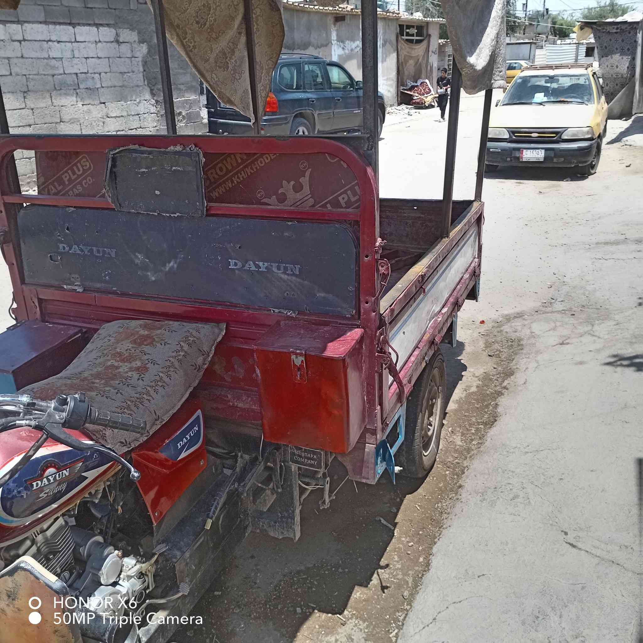 السلام عليكم من رخصه الادمن 
ستوته للبيع دايوان موديل 20 
محرك 25 كهربائيات شغاله 
اوراق  كامله كمارك رسوم مدفوعه ستوته كامله ما تصرف عليها 
ربع عنوان بغداد الدولعي السعر مليون وبيها مجال   *********** بي واتساب
