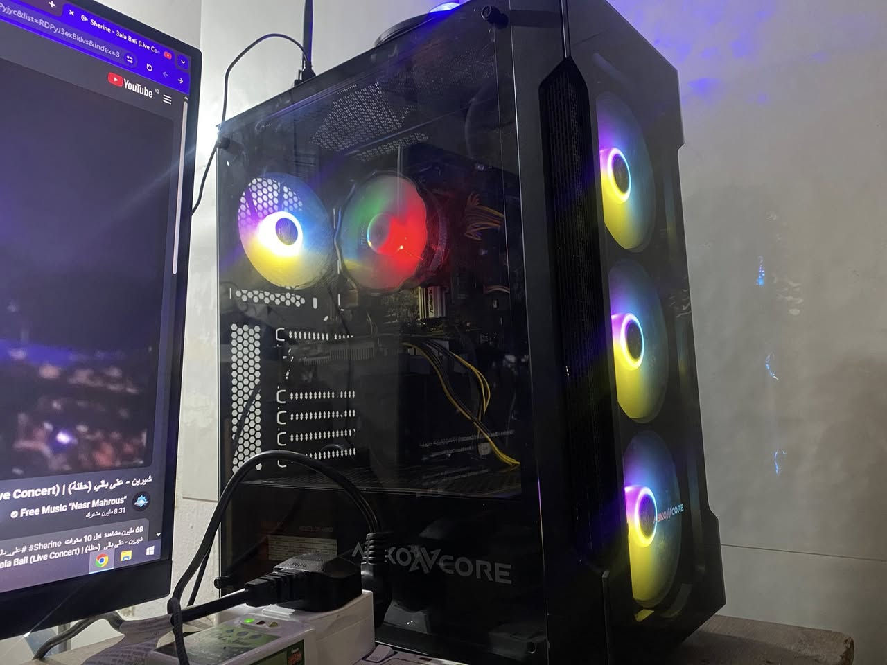 سلام عليكم حاسبه للبيع
• المعالج (CPU): Intel(R) Core(TM) i5-10400 بتردد 2.90GHz، مما يضمن لك سلاسة في العمل وتعدد المهام.
• الذاكرة العشوائية (RAM): 16GB، لضمان تشغيل البرامج والألعاب الحديثة دون أي بطء.
• بطاقة الرسوميات (GPU): NVIDIA GeForce GTX 1650 SUPER بسعة 4GB، لتقديم أداء ممتاز في الألعاب وتطبيقات الجرافيك.
• سعة التخزين: مساحة إجمالية تصل إلى 1.13 تيرابايت، مقسمة كالتالي:
• قرص SSD سريع جداً بسعة 224GB لسرعة تشغيل النظام والبرامج.
• قرص HDD بسعة 932GB لتخزين كافة ملفاتك وألعابك.
• نظام التشغيل: يعمل بنظام Windows 10 Pro (إصدار 64-بت).


**إذا كنت صاحب هذا الإعلان وتريد حذفه لأي سبب، رجاءا أرسل رسالة إلى الدعم الفني**