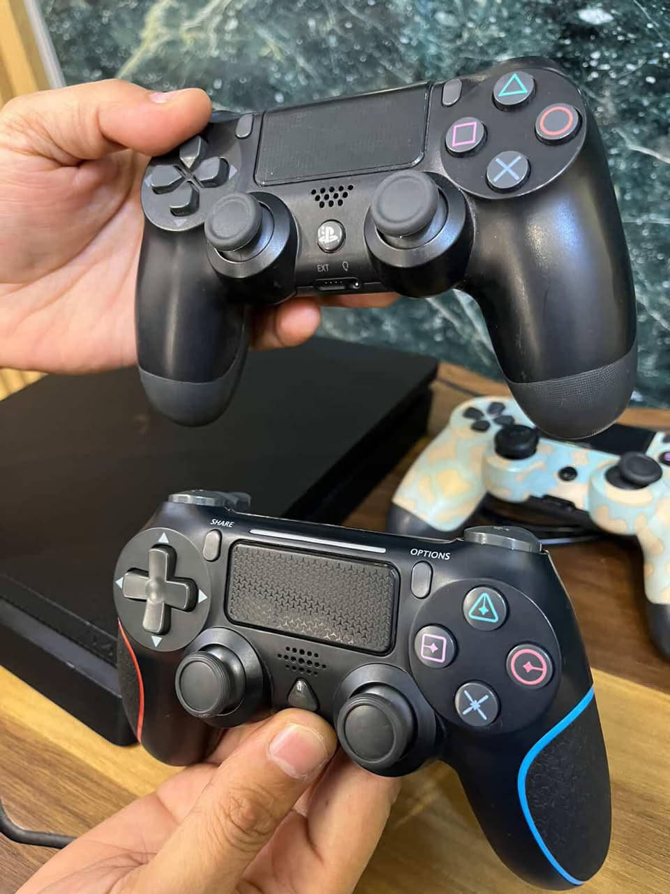 السلام عليكم من رخصة الادمن المحترم للبيع ابلي 4 نظام 11
جديد جداً مستخدم شي قليل أقل الشهر 
بي حساب وعشرة ألعاب الجاز مامهكر بعده لك 
للاستفسار ***********
