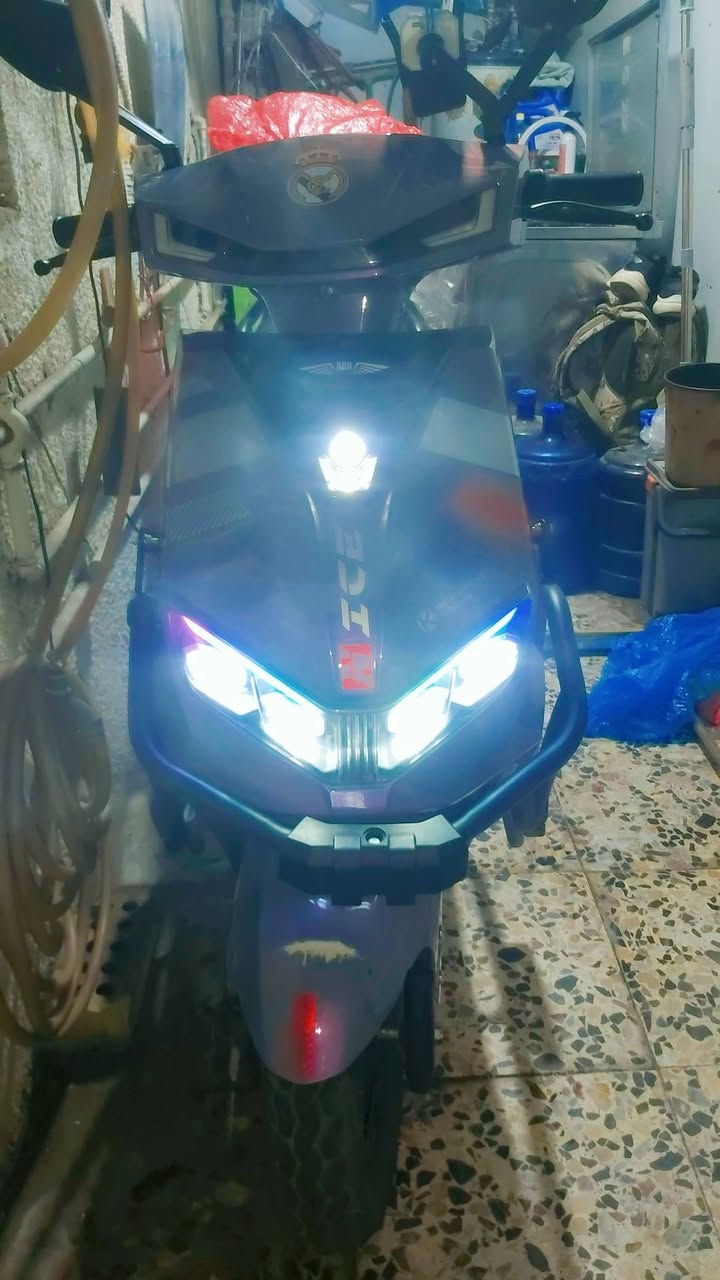 سلام عليكم شباب دراجه سكنس شحن للبيع 
مواصفات 
1. سرعه 60 حقيقي 
2. نضام رجوع للخلف 
3. نضام الكارت 
4. تشغيل عن بعد 
5. قفل وفتح ونضام الحمايه من السرقه 
6. مساحه تخزين كبيره 
7. جنطه خلفيه 
8. درع علا دراجه لحمايه من الضربات 
9. سويجين وبصمتين وكارتين 
...............................
سعر . مليون وربع وبي مجال للطيبين.  
ملاحظه الدراجه بيه عطل  العقل ضارب 
2. ملاحظه . الدراجه مستخدمه شهر وثلاث ايام 
......
العنوان بغداد الجادريه قرب فندق بابل 
........
رقم. 
***********
