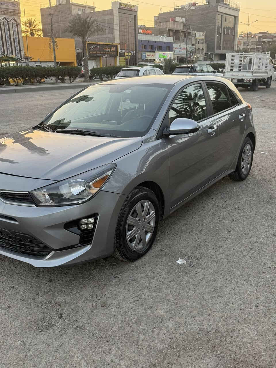 السلام عليكم 
كيا ريو هاتشباك 2022
وارد امريكي ماشية 34 الف ميل 
مواصفات السيارة اعتيادية 
محرك 1600 
نظام sport 
شاشة ابل كاربلاي اندرويد اوتو وايرليس 

السيارة كلها بلادية بيها بس الدعامية الامامية واكعة ومرجعيها 
بدون ارباك بدون دواخل بدون اي شي 
نص البنيد مرشوش 
داخلها وكشناتها كلش جديدة اني مغلفها محافظ عليها فممبينة بلصور 
السيارة ب اسمي ومكانها بغداد 
للبيع سعرها 129$ ورقة 

للتواصل ***********
