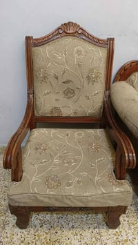 تخم 9مقاعد مكاني الزعفرانيه  السعر 200وبي مجال قليل  07702643430