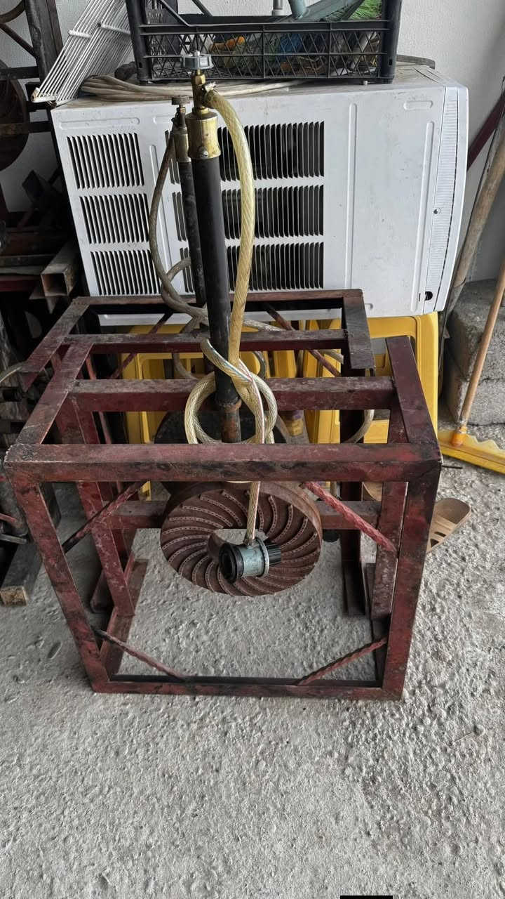 السلام عليكم ..للبيع چادر مناسبات عدد اثنين  وجديد مع الحديد كامل مع كراسي عدد٢٥٠ كرسي وطبلة عدد ٢٣٠ .قدر مشكل كبير ووسط عدد ١١ ..وصياني عدد ٣٠٠ وطباخ كبير وصغير عدد ١٢ ومغسل واحد  ..للتواصل  ***********
