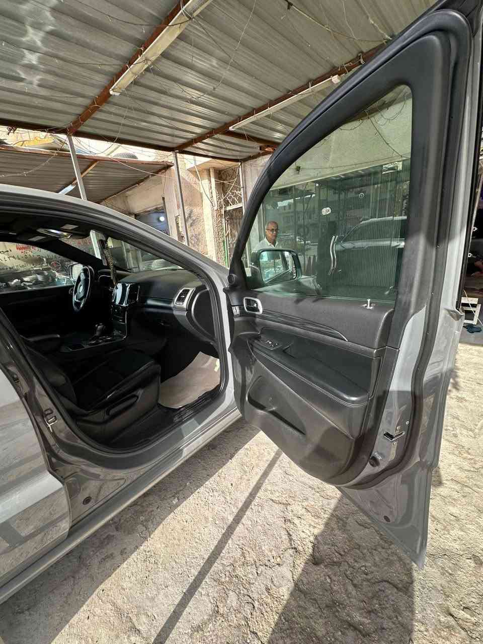 السلام عليكم
جيب بلاك توب  للبيع موديل 2021 رقم اربيل ماشيه 72 ميل السياره جاهزه من كلشي حادثها موضح بالصور ( بدون دواخل)
اني مكلف بالنشر 
رقم صاحب السياره ***********
