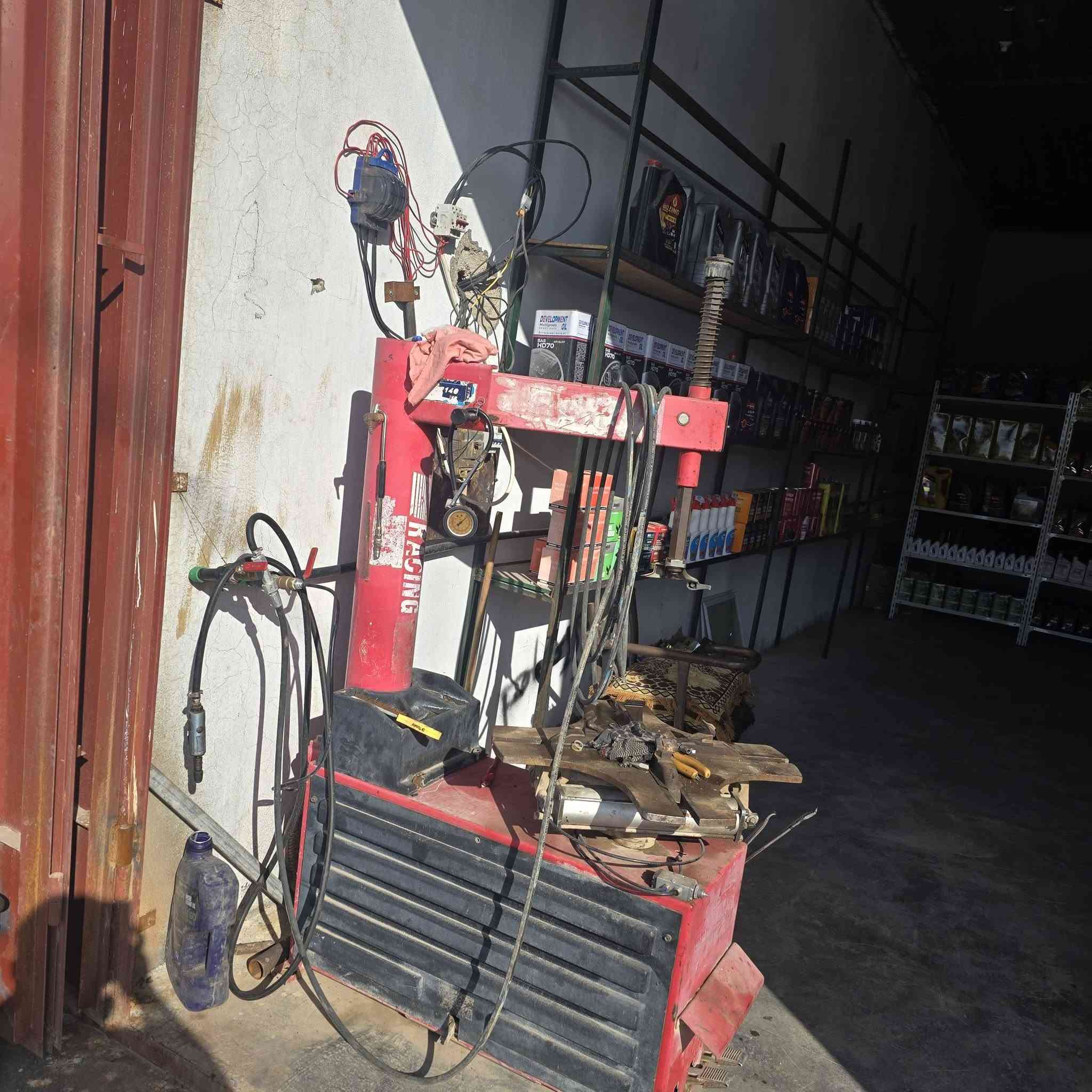 متاح محل دهد وبنجر متكمل بحي الصناعي مجور مدرست المكرم  ***********
