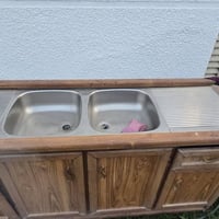 سنك حوضين • نظيف جداً • يحتاج تنظيف