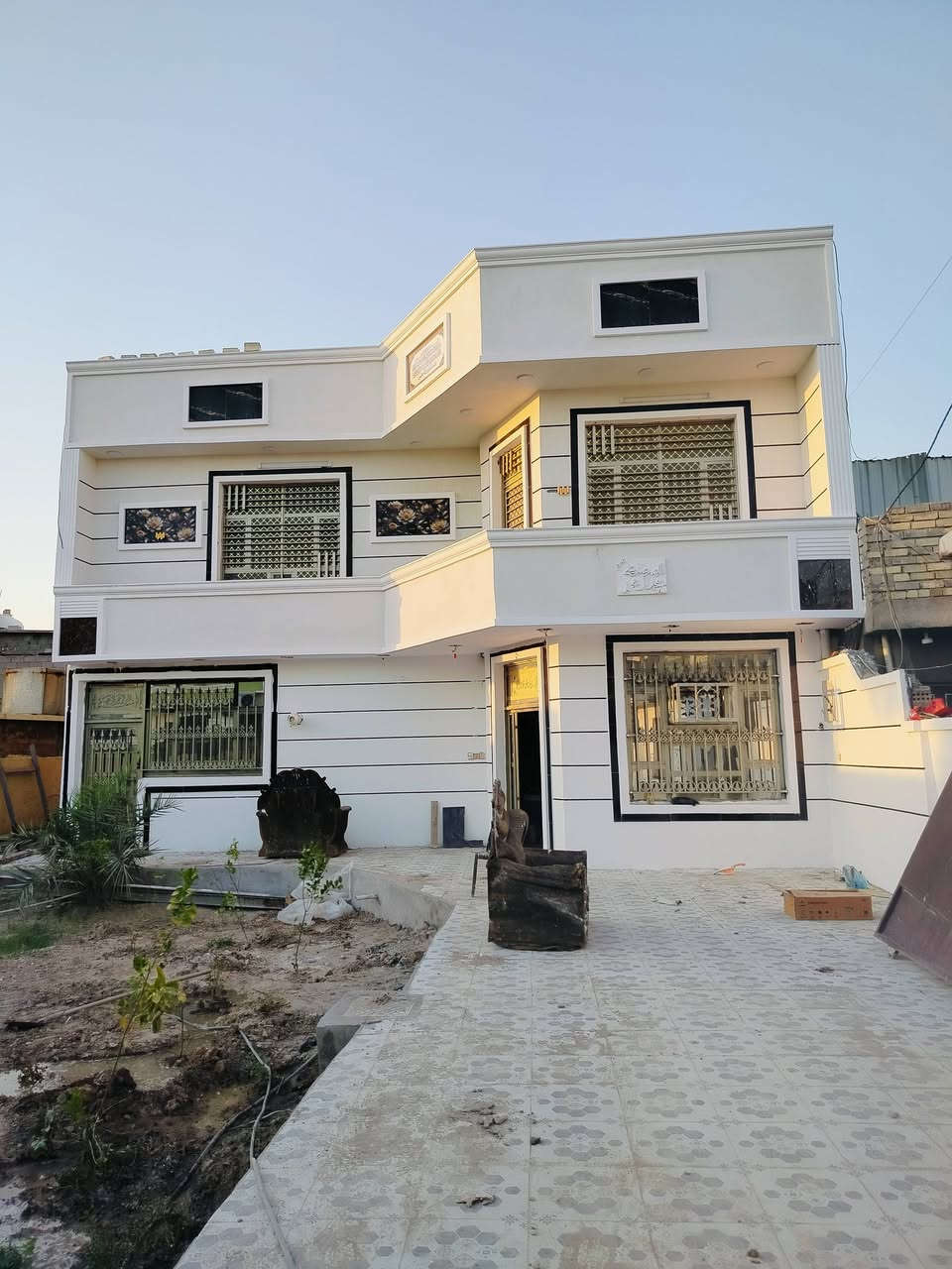بيت لبيع طابقين
المساحه 300 
سند 25 وكاله ام صوره بيت جاهز بي 4 غرف نوم كبار حمامين حديقه كراج كبير الزعفرانيه حي امانه شارع شيخ مناف نهايته ***********
