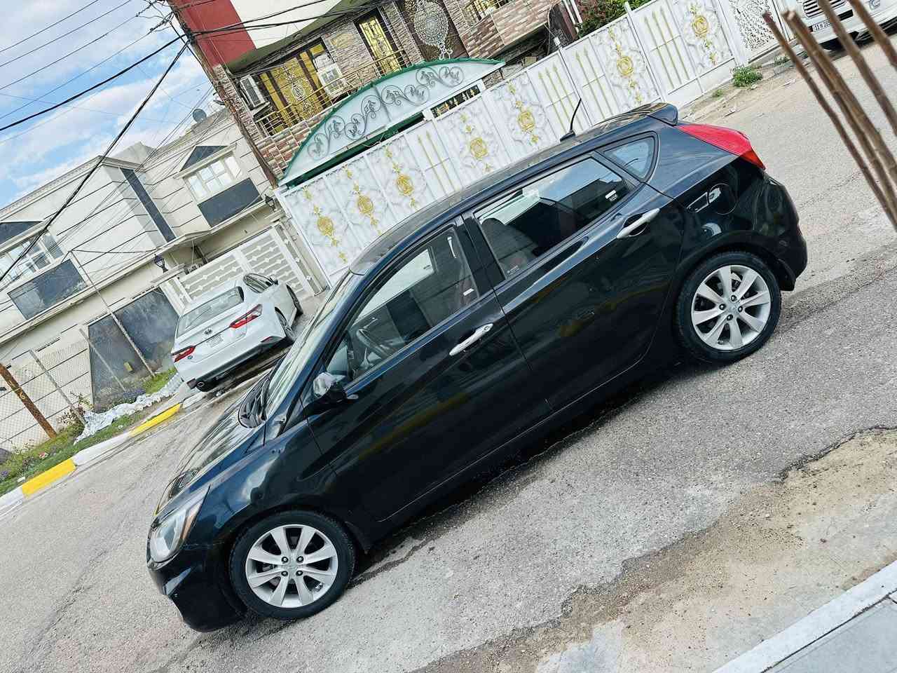 للبيع هونداي أكسنت 2012
وارد امريكي 
رقم بغداد الجديد 
هزه جديده سنويه جديده بأسمي 
محرك 1600 نظيف جداً 
كير AT
تايرات نظيفه 
ويل كب بلادي 
دوشمه جديده 
تحكمات ستيرن جهتين حاكيه أتصال بلوتوث 
شاشه كبيره 
سبايدر خلفي 
تبريد ممتاز 
سياره نظيفه وجاهزه 
العداد 100
بدوون ضرر داخلي 
بيه كم قطعه صبغ  
السعر 82 ورقه 
***********
