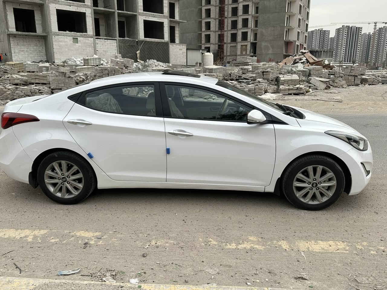 السلام عليكم النتره ٢٠١٦ خليجي محرك ١٨٠٠ دوش 
فتحه  تحكم ستيرن و شاشه و السياره  بيه صبغ بدوسه جاهزه بدون نواقص السعر ١٣٠ ورقه و مكان السياره بغداد
***********
