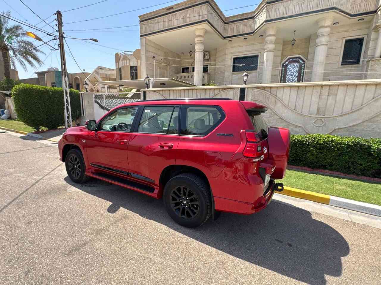 السلام عليكم للبيع برادو رقم بغداد VX midnight edition  مكفولة فول موديل  2022 ماشية 22 كم  وكالة ضمان ساز مواصفات سلايد بصمة دبل تانكي محرك 4000 داخل جلد كشنات كهرباء تبريد كشنات تحكم مقود جمع الجهات لايتات زنون زراكات عاللايت ويل كب اسود حساسات خلفية شاشة كبيرة وكامرة فور ويل سبعة راكب شاحن واير لس تشغيل عن بعد …..الخ 
السعر 46.500 دولار 
رقمي ***********
مكاني بغداد اليرموك
