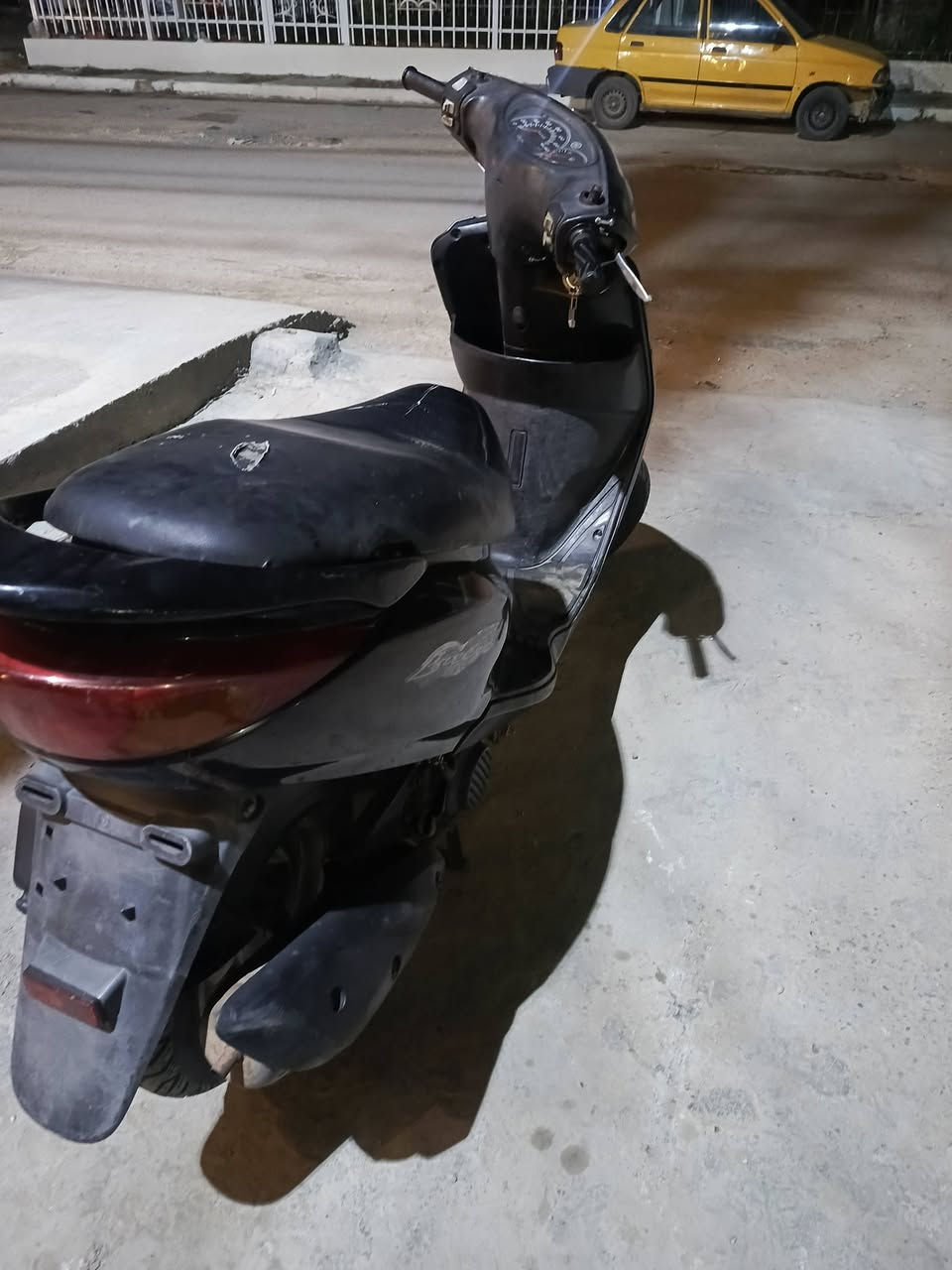 سلام عليكم دراجه بريز للبيع كله شغاله شلعه معدل خير من الله كله بلاديه السعر ٤٥٠بيه مجال للشرائح ***********
