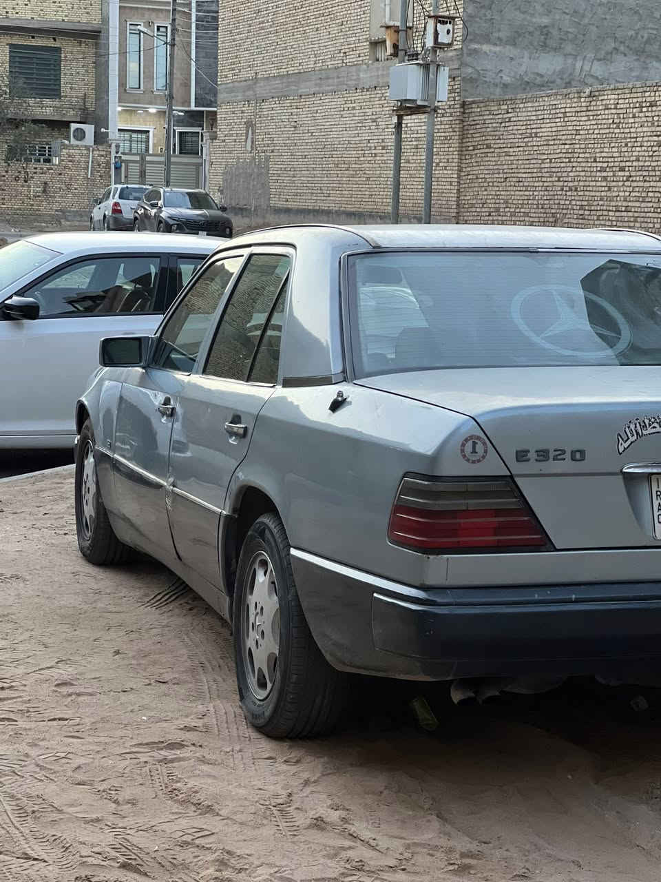 يالله  
سلام عليكم 
للبيع مارسدس دب مديل 89 محدثه 91

*لايت زنون 

* شاشه كبيره 

* زوج تايرات جدد خلفيات 
 
* كشنات جلد 

* راديتر + كمبريسر جدد 

* جام كهرباء 2 

*  محوره مكينه بطه 2500 vvt . 

*برده خلفيه 

* مكفوله من لكص قواعد سلميات  +  مصبوغه صبغ عام لجماله 

للتذكير ابطانه باب صدر موجودات تم فتحهن لتصليح الجامه 

الاستفسار الاتصال برقم الهاتف ***********
