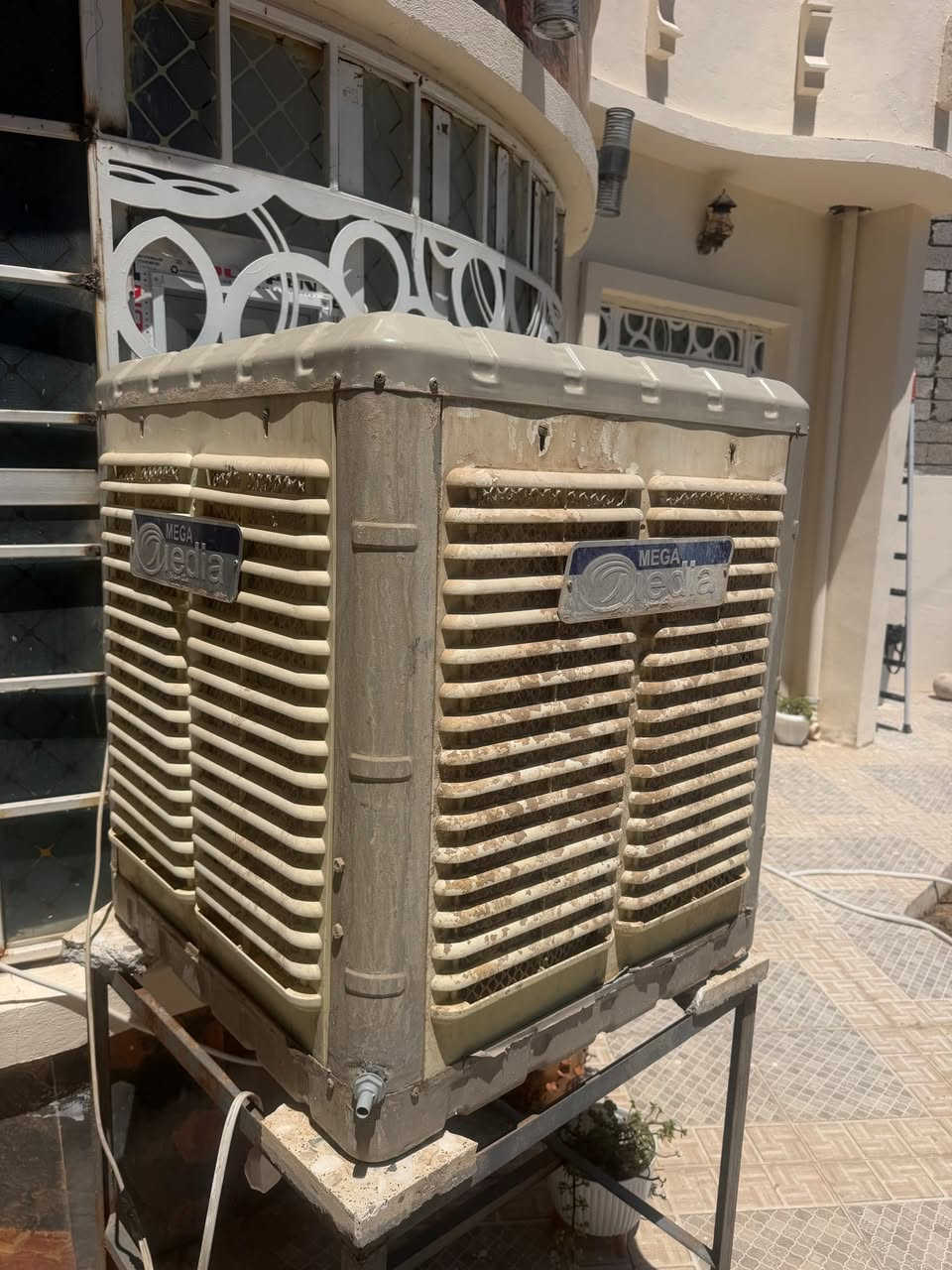 للبيع
1- مبردة حجم كبير بوب بلاستك دبل واتبر بم شرط الماطور والشغل والحلفات قبل يومين مبدلهن السعر 50
2- ثلاجة عشتار شرط التجميد والبرودة السعر 75
3-زاوية قنفات حطاطة والله مكلفتني فوك ال450 نظيفة جداً سعرهه 75
4- طباخ ارجلك اصلي عيون وفرن شغال مينرادله غير بس غسلة زينة سعره 100 
المكان تكريت القادسية 
*********** 
واليريدهه شلعة يدلل
