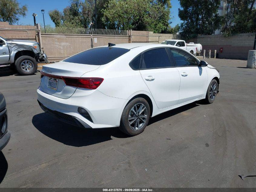 *كيـــــا فورتـــي موديــ2024ـل*
*السعر126$مصلح)واصل للميناء*
ترهم حره وترهم شهداء 
***********
