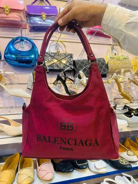 مساء الخير .... .وفرنا لكم .. 🍋🍋🍋
حقيبة كبيرة جلد طري  تصميم مميز و انيق ....سعر ب10  الاف 
  العنوان : كوت / شارع الهورة / معرض الرواق  يوجد خدمة توصيل لكافة محافظات العراق 😍 واتساب *********** __*********** الجمال 🌹الأناقة 🌹 البساطة 🌹النزاكة 😁

#اكسبلور #اكسبلور_فولو_ي_حلو🔥😴_ي_عمري #اكسبلور_فولو_شوفو_البوستات_الي_قبل_راح_تعجبكم دهل اوران
