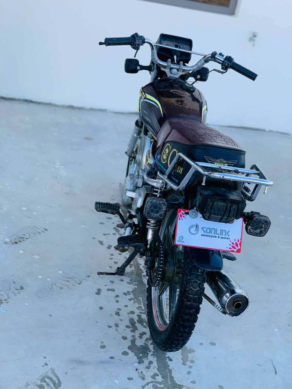 سلام عليكم دراجة سيفان موديل 19 دراجة حلوه وكامله  محرك خير من الله بدون اوراق كفاله من سرقه سعر 325 بيه مجال للشراي شراي تعال وتدلل لاتصال ع رقم ***********
