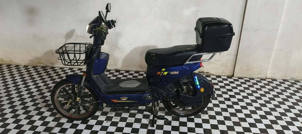 سلام عليكم
دراجة شحن للبيع موديل (2025)
نضيف كلش بطاريات جديده 
نقص بس إشارة تك يسرة 
كهربائيات شغالة 

***********

السعر 550وبيها مجال بسيط
