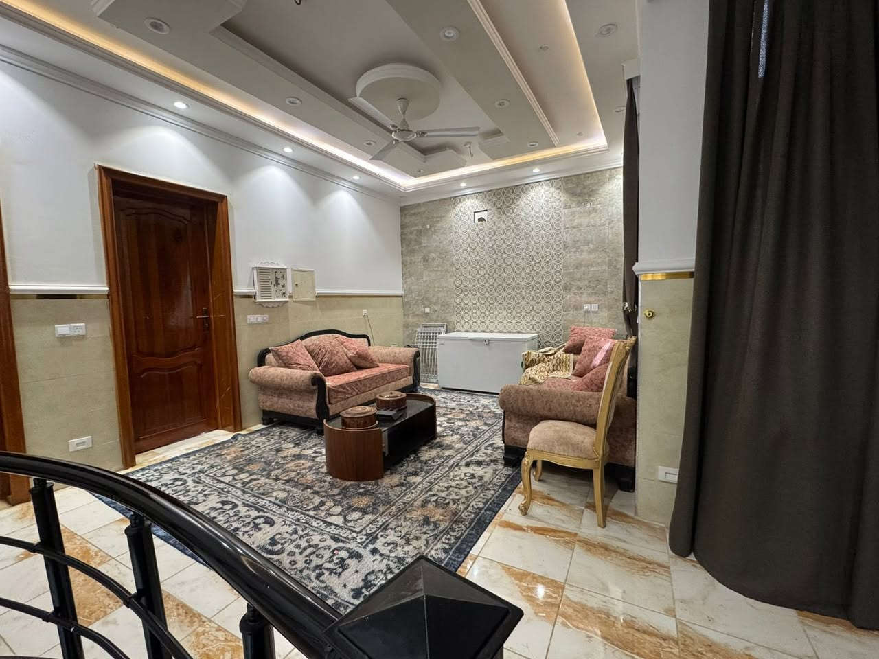 تسلسل : 149
🏡 للبيع بيت مميز في الجغيفي الثانية قرب القسم البلدي

🔹 المساحة: 257 متر
🔹 الموقع: الجغيفي الثانية – قرب القسم البلدي
🔹 يتكون من:
▪️ 6 غرف نوم
▪️ استقبال واسع
▪️ مطبخ
▪️ 3 مجاميع صحية

✨ بيت مرتب ومناسب للعوائل الكبيرة وفي موقع ممتاز 

السعر 300 مليون قابل للتفاوض

للأستفسار الاتصال َ؏ الارقــام التــاليه |📱☎️
او مــــراجعة مكــتب الطــيب للــعقار | 🏠
قــرب مجــمع الشفاء | 🏢 📍
و مقابل دائرة الكهرباء | 🏭📍

📱 |***********
📱 | ***********
📱 | ***********
