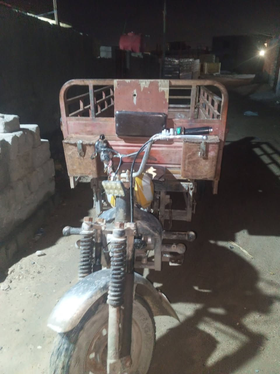 سلام عليكم السعر 450 رقمي 0773 186 7806
