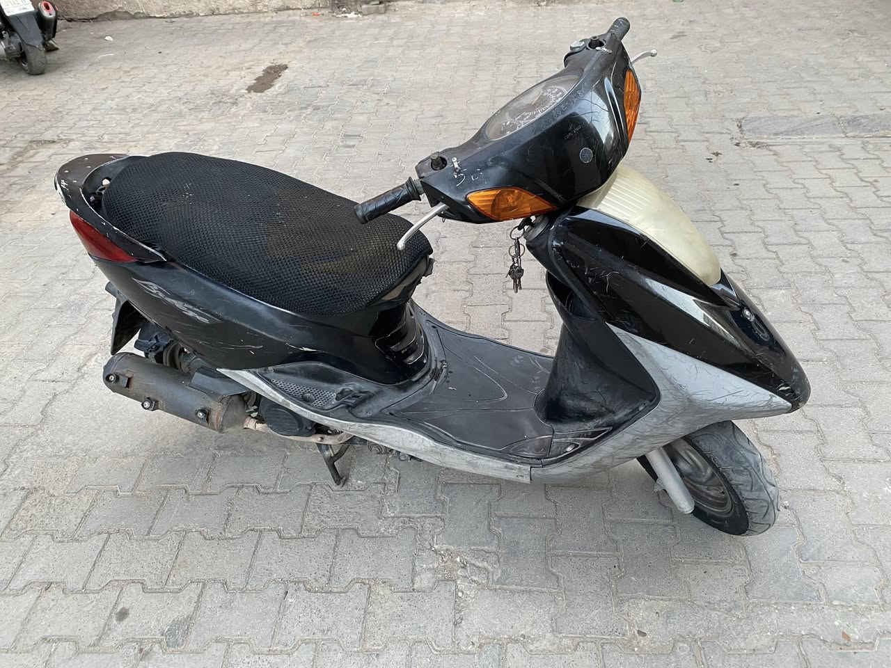 دراجة بريز للبيع نضيفة ومكينة ناعمة ونشطة  فقط بيها لاستيك ولف تبخر فقط من الجو بارد وتقطع الدراجة نضيفة شكلها بالحقيقة انضف سعرها 525 المكان بغداد الكاظمية 
رقم الهاتف / ***********
