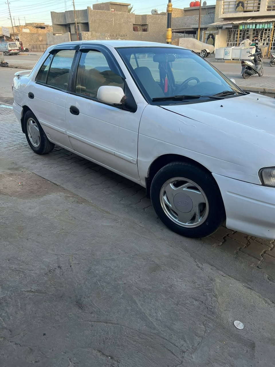 السلام عليكم
السياره للبيع 
كير محرك مكفولة
كير عادي 
رقم إنكليزي باسمي قبل أسبوع سويت السنويه 
السعر ٣٥ ورقه 
***********
 العنوان بغداد أبو غريب
