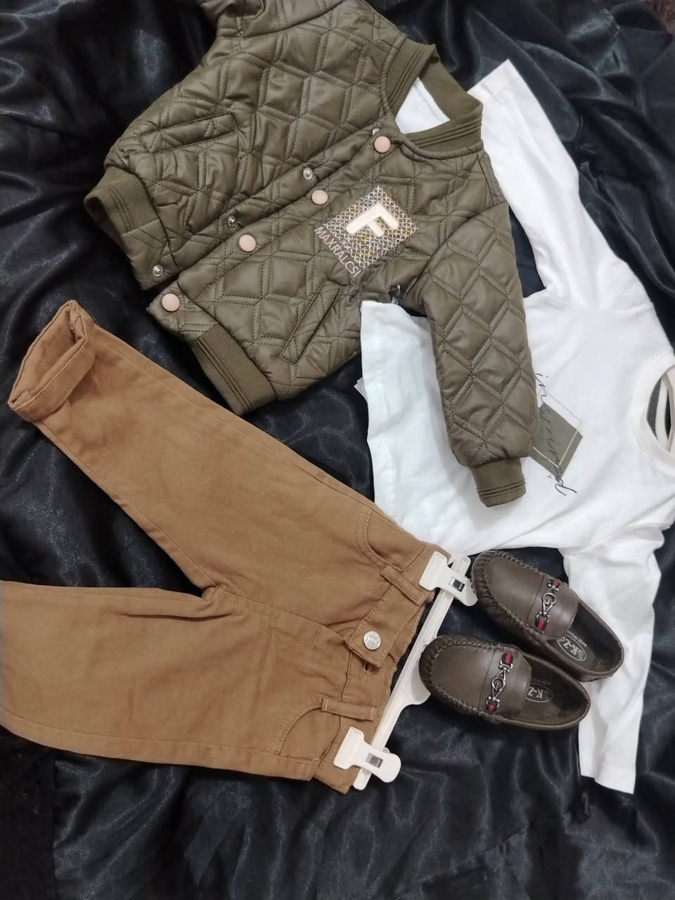 السلام عليكم هذا السيت أخذته الابني وطلع صغير يلبس من سنه ونص الى سنتين أخذته من سيديه يتوفر عندي توصيل اليوم اشتريته


**إذا كنت صاحب هذا الإعلان وتريد حذفه لأي سبب، رجاءا أرسل رسالة إلى الدعم الفني**