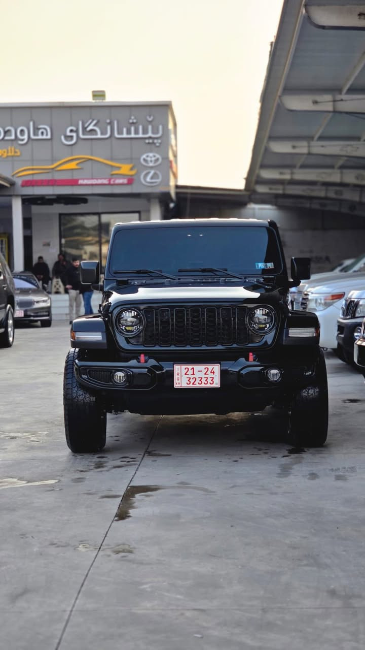 جيب رانگلةر  سةحارا ٢٠٢٣فول فول مواصةفات تايةو ويلي لوكي لةسةرة ٣٤هةزار مايل روشتوة ناو رةش جلد شاشة گةورة سوكان هيتةر كوشن هيتةر لايت عةدةسة بةگلايت ليت كامل زينون 
زمارة كاتي دوو مانگ 
v6مةكينة مةرغوب
كلين تايتل بي بوياخ 
سةقفو بوستال لة رةنكي خوي 
 بو هيج مةكة ي  يةك جالي بيوة نية زور زور جوانة  
بو هيج مةگةري مالي دوستة 
بو بةيوةندي زانيني نرخ ***********
