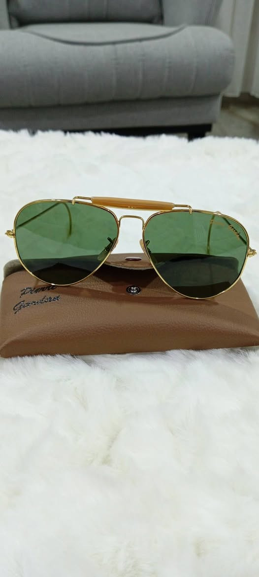 نظارة ماركة بيرگاردان امريكي
عدسات: زجاج سميك
فلتر: uv لحماية العين من أشعة فوق البنفسجية 

ام العاج و مخدات عاج

قياس: 62 

جديد زيرو 

للاستفسار: واتس اب ***********
