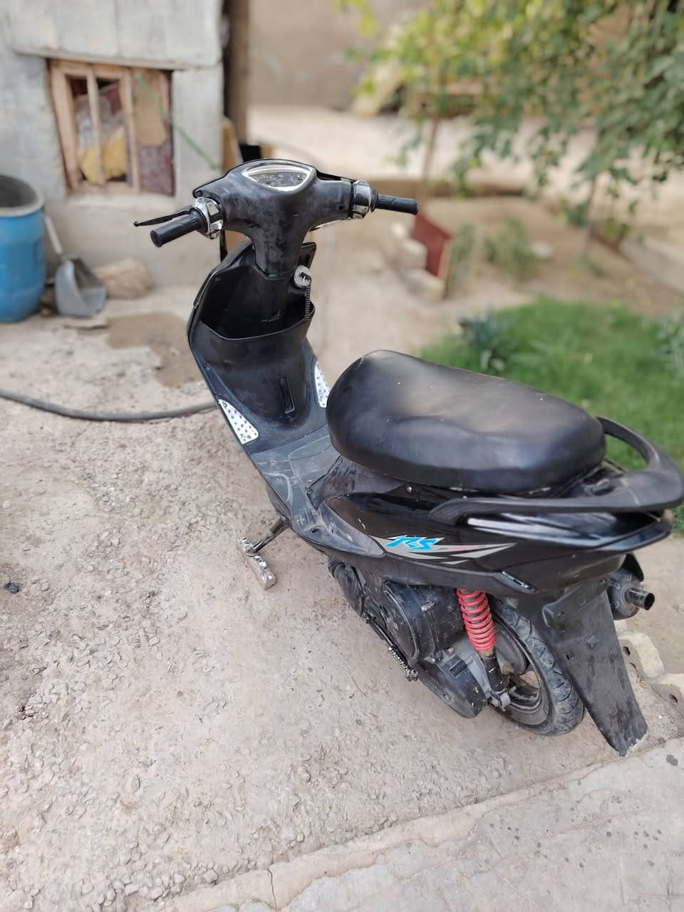 سلام عليكم دراجه للبيع ماكس عدله كهرباياته شغاله سلف وهندر شغاله بس باتريه ضعيف كفراته ختم واحد ***********السعر 300وبيه مجال الرقم مابي وتساب مكاني ناحيه الوحده خلف المركز
