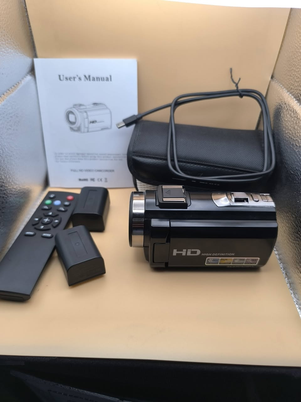 كامرة تصوير هاند كام محمولة دقة FHD 1080 جديدة  مع بطاريات ٢ ورمونت قطعة حلوة 
تواصل خاص واتساب ***********
