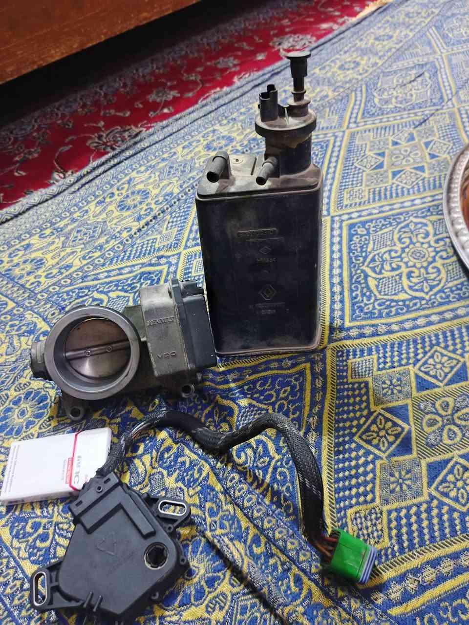 السلام عليكم مبخره * جويتر * سلكتر كير
للبيع وعالفحص اشتريتهن بوكته والعطل مو منهن والسيارة انباعت وراحت 
كلهن رايدهن ٥٠ الف للعلم اسعارهم مو هاي بس شسوي بيهن 
***********
