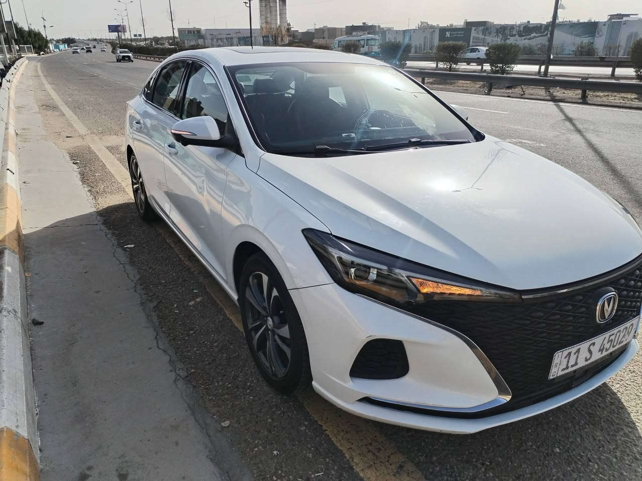 السلام عليكم
شانجان  ايدو بلاس. 2023 
رقم بغداد حره 
المواصفات:

 كشنات جلد 
 مانع انزلاق..
بنوراما فتحتين 
 مثبت سرعه 
 تحكم ستيرن جهتين 
 داخل جلد 
 بلوتوث
تبريد قطعتين
كشنات تبريد تدفئة 
 مري كهرباء 
 اشاير بالمري
 مرايات جانبيه هيتر
 كشاف ضباب امامي LED
 شاشه لمس 
 حساس اطارات
 كاميرا 360 درجه 
 حساسات خلفيه 
 نظام توزيع مكابح ABS
 منفذ كهرباء 12Volt
ماشية 85 الف 

سياره بعدها شركة مامتعوبة
السعر السعر 130$ وبيه مجال و مراوس بسيارة عالية
***********
