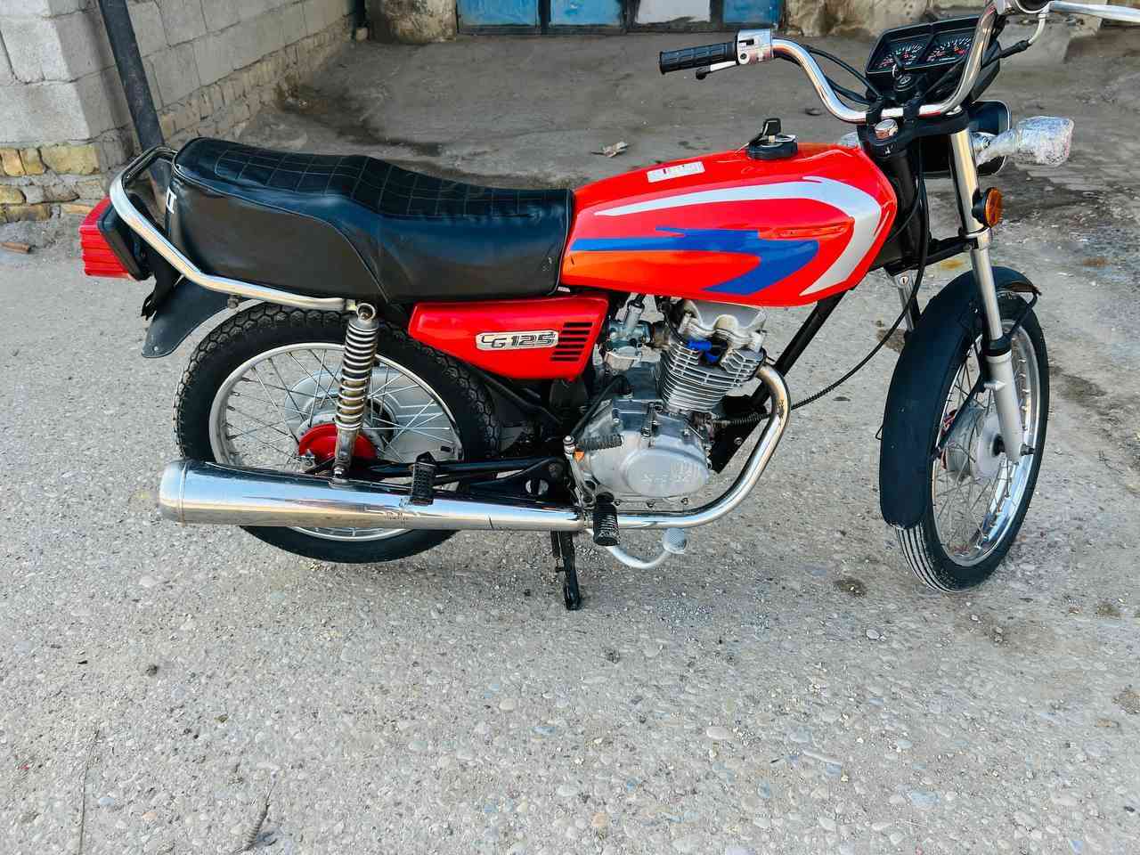 السلام عليكم للبيع بدون أوراق مكينه مجفته ما ناقصها شي شوفت عينك شاصي نامه العنوان ميسان عله طريق المجر قرب مطعم طواحين الهوى السعر 425 وبيها مجال قليل لتواصل على هاذا لرقم وموجود بيه واتساب ***********
