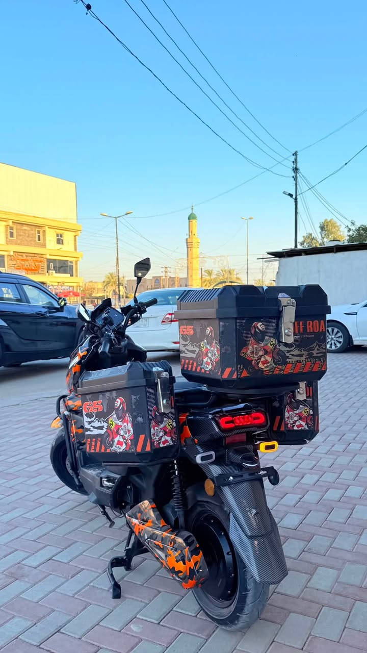 اباتشي الرحالة جماعت الدلڤري لتحتارون
دراجة اباتشي شحن من شركة الجوهرة البحرية 2026 بيهة اماكن تخزين اربع جنط بيهن عازل
بطارية ليثيوم 40A 72V الدراجة بيهة شلعة وسرعة مخيفة 
اشاير يمنة يسرة ودبل ونضام P وRرجوع للخلف ومثبت سرعة وحساس كهربائي بالستاند تجي بقياس تاير(130/70/12)اكبر قياس  الدراجة حلوة ونضيفة
السعر💵:1250 مليون و250
العنوان📍:ابو غريب الزيتون قرب مجمع الزيتون
هـ☎️:***********واتساب
