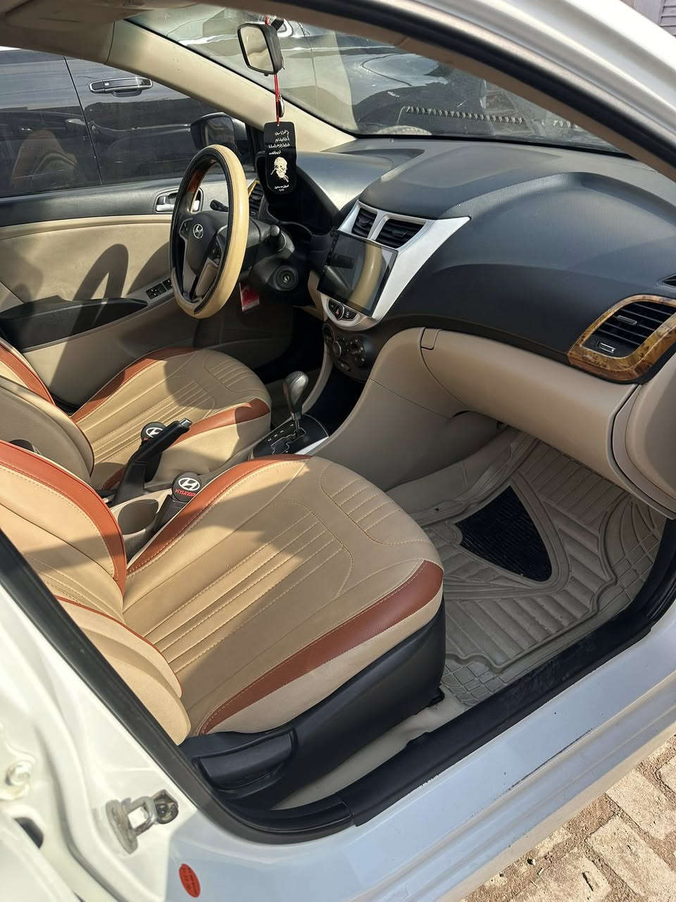 السلام عليكم اكسنت موديل 2016 رقم بصره تحويل سياره جديده مال بيت فول مواصفات محرك 1600 مامفتوح وحداد وتبريد كفاله لايت زنون جاهزه من كلشي بيها رشات صبغ بصفحت الصدر والباقي كفاله السعر 100 وبيها مجال بيع او مراوس العنوان البصره الاصمعي ***********
