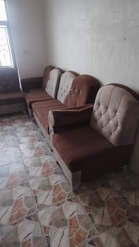 عندي هذا التخم اريد ابيعه الان ماعندي مكان اخلي بي عدد المقاعد 8مابي ا...