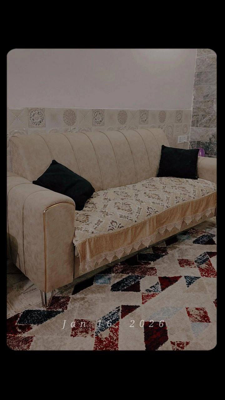 للبيع .
تخم قنفات مودرن اسود وبيج(كريمي) اللون 
هيه وتيلبستها ويهان 4 طاولات ويه ستايل 
مستعمل جديد نضافة 95% ممتعوبه ابد

السعر : 300 الف 
خساره بيها بس مستعجل ببيعها
للاستفسار واتساب : ***********
