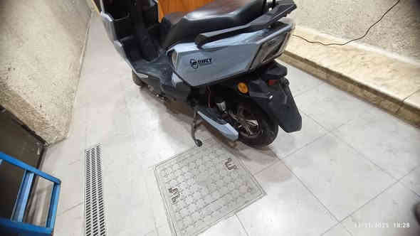 سلام عليكم عندي دراجة شحن موديل 25 ملف 1000حقيقي سرعته 60حقيقي ست بطاريات دبل استخدام 8اشهر الدراجه نضيفه تمشيك مسافة من 30_45كيلو يجي وياها سويجين وبصمتين سعرهه 700قفل مكاني بغداد باب الشرجي واي استفسار هذا رقمي ***********
