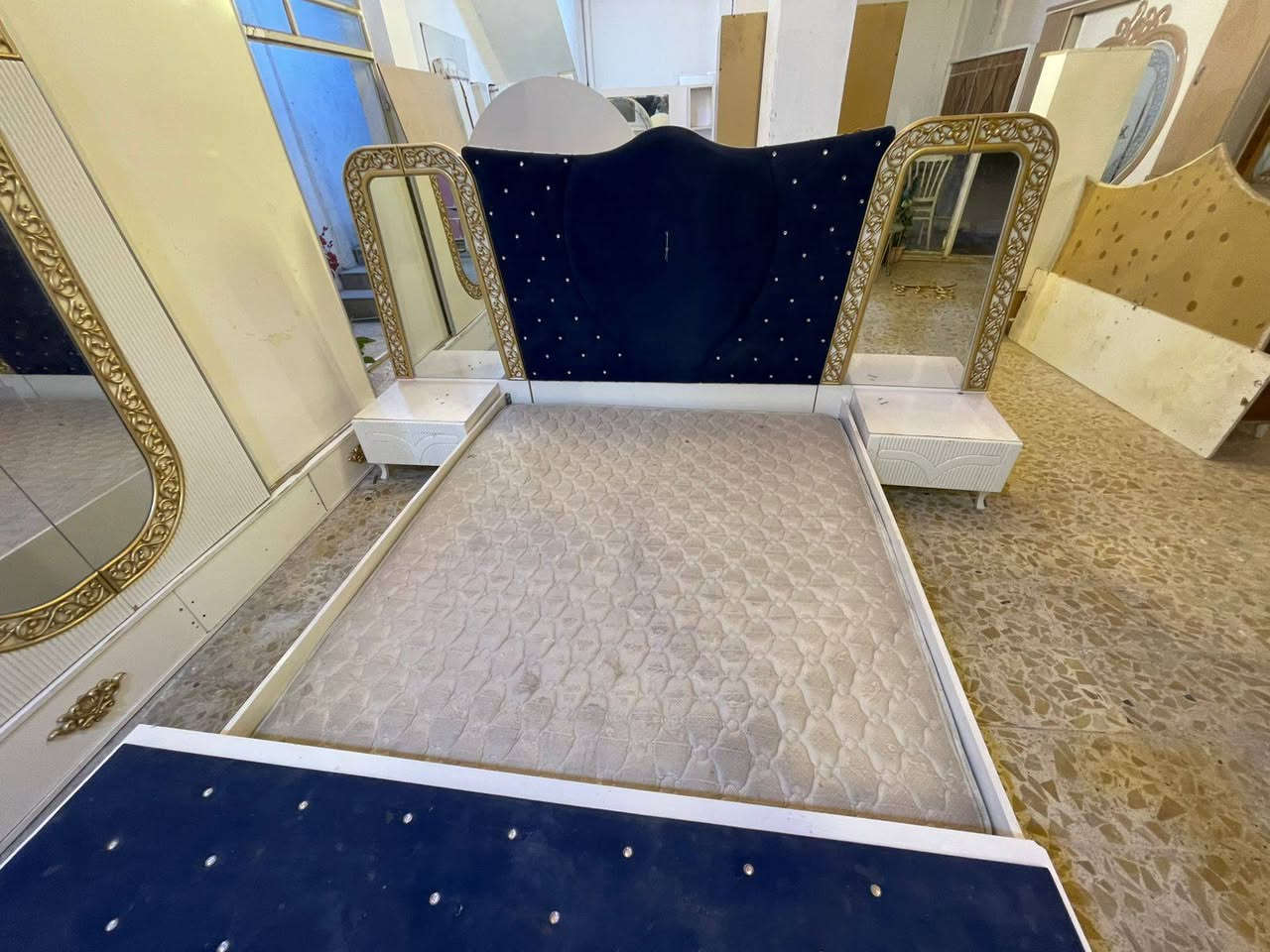 ٣٧٥ الف مع النقل والشد الطابق الأرضي داخل محافظة النجف الاشرف *********** ***********
حي ميسان مقابل نفق المختار
