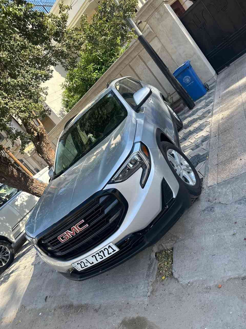 السلام عليكم بجم كبس
جمسي تيران GMC Terrain SLE  موديل 2021
فئة SLE
محرك 1.5 T
جير أوتوماتيك 9 سرعات 
Apple CarPlay و Android Auto
كاميرا خلفية
حساسات خلفية
تشغيل بصمة
تشغيل عن بُعد (Remote Start)
مثبت سرعة
تحكم بالستيرن جهتين 
بلوتوث وUSB
مكيف ممتاز
إنارة LED نهارية
زجاج ومرايا كهربائية
5 مقاعد مع مساحة واسعة
نظام مانع انزلاق وثبات إلكتروني 
وسائد هوائية متعددة

ملاحظة *السيارة بيها 5قطع صبغ بجم كبس كير محرك لغود شواصي مكفولات 

السعر:158 وبيها مجال 

ه‍:***********
