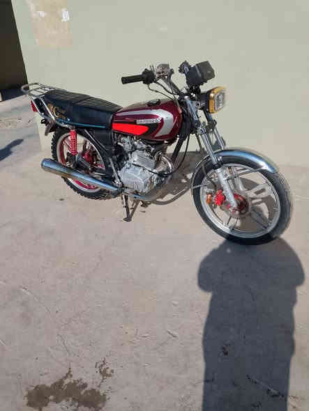 السلام عليكم دراجه للبيع خمسه كير كلشي شغال   سعره 500و بيهه مجال الريد يراسلني على هذا رقم *********** يوجد واتساب
