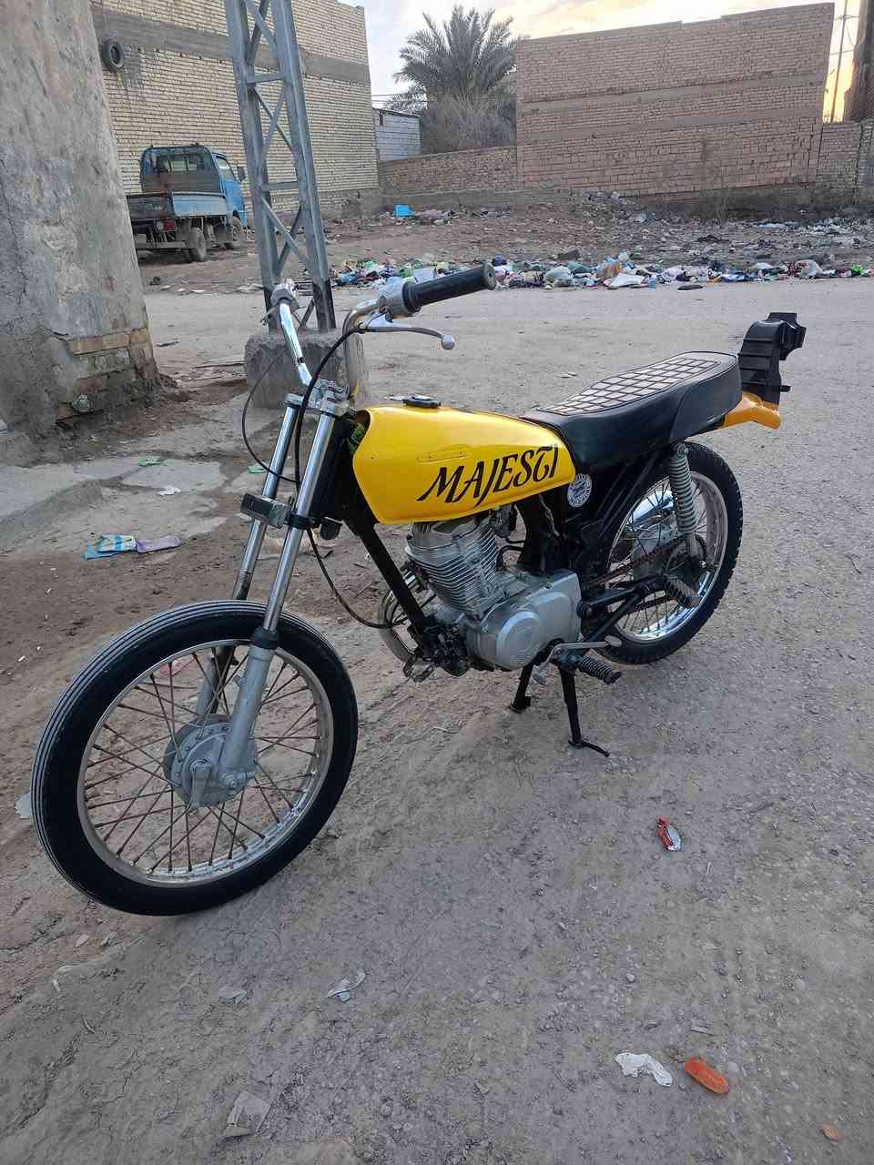 السلام عليكم شباب دراجه للبيع جهازه من كلشي الشراي يتصل 0785 483 9989
