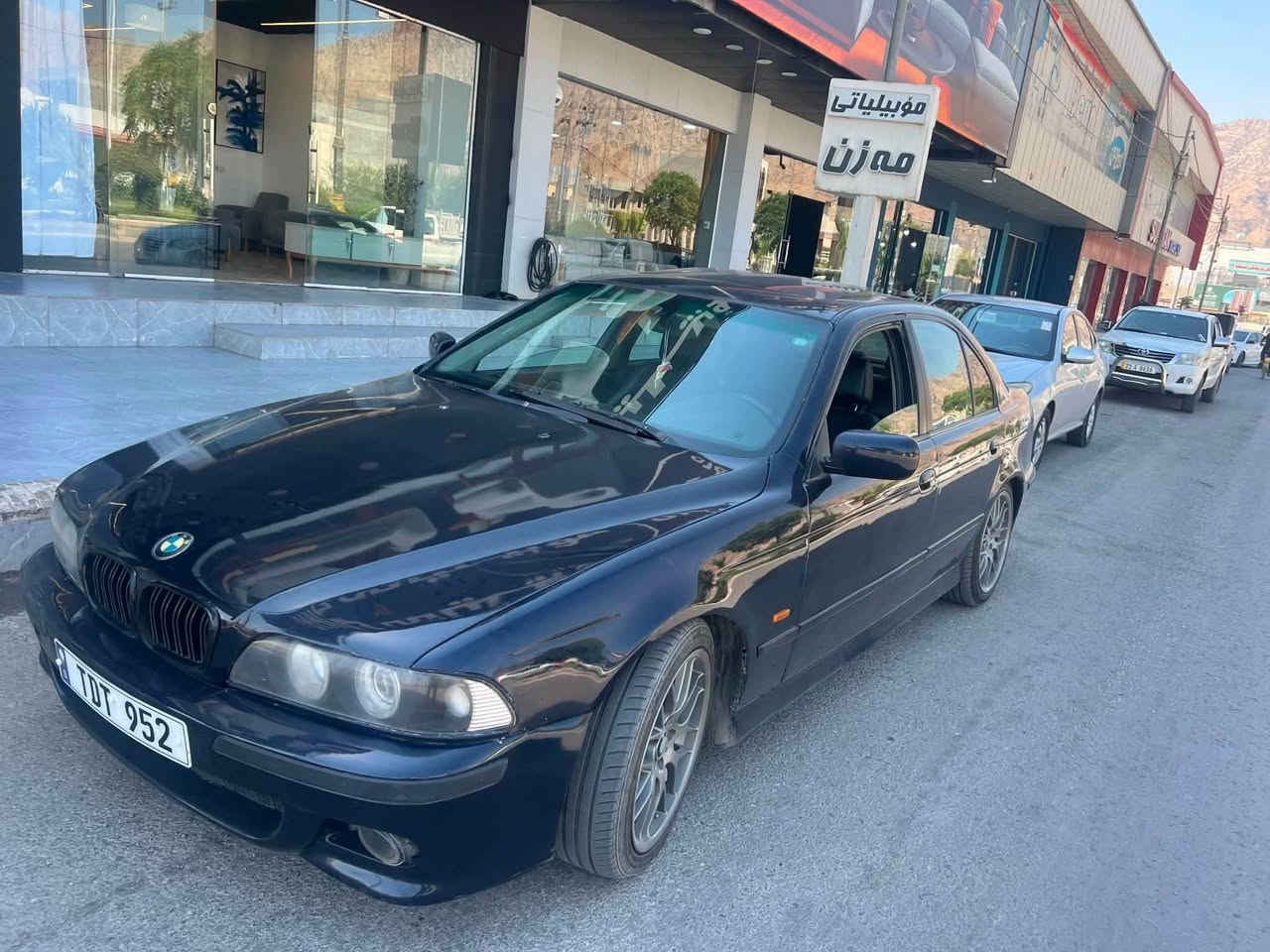 بی ئێم دەبلیو ٢٠٠١قەپات موصفاتە ٥٢٥تۆماتیك كۆدی بۆكراوە مەنفێستیشی لەگەڵە سڵایت كوشن كارەبایە فول فولە گێڕومكینە بەشەرت تووند و تۆڵی بەشەر ت تبرید بەشەرت شوێن ڕانیە ژمارە تەلەفۆن *********** سیعری ٥٩گەڵا مجالیكی كەم بشدار, السليمانية
