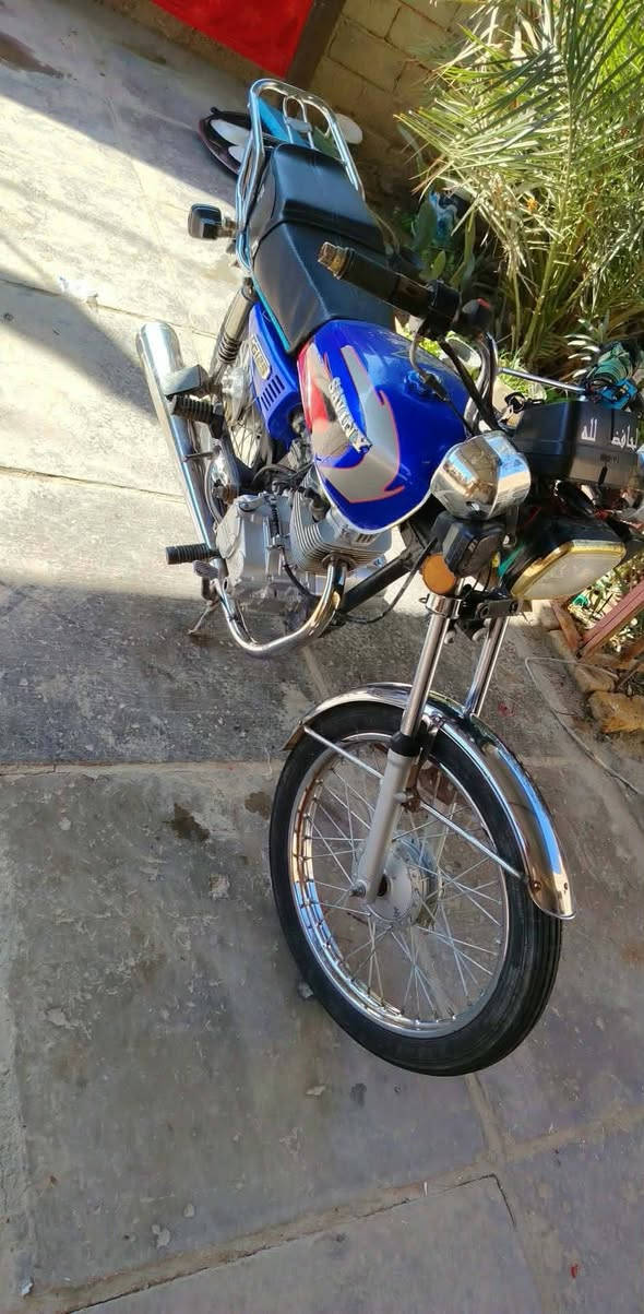 إسلام عليكم دراجه للبيع الدراجه سيفان مديل، 21الدراجه اوراق الدراجه بيه بس التيرات نامه الدراجه نضيفه كلش والله  رجان الشراي يخابرني وبيه خير ويدلل الخاص مفتوح دامن وهاذه رقمي و بيه وتساب *********** سعره 450الف
