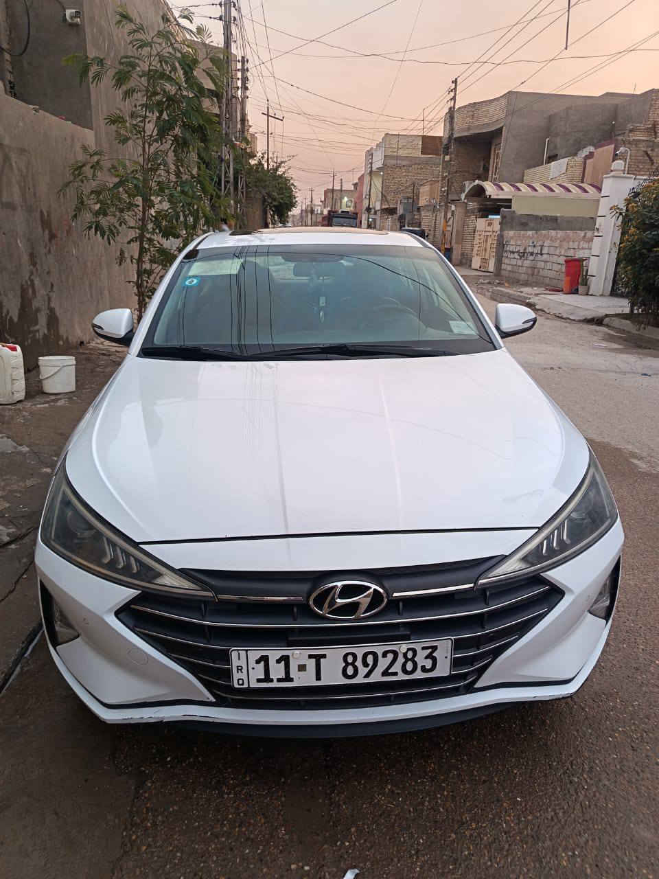 النترا خليجي فول مواصفات
موديل 2019 
لون ابيض 
كير AT المرغوب 
محرك 2000 دوش 
فتحة سقف 
تشغيل بصمه 
بصمه بابين 
كشانه جلد 
مري شفط 
نضام ترحيب 
حساسات 
كاميرة خلفية 
شاشة كبيرة 
ثلاث انظمة قيادة 
رقم بغداد بسمي السنويه التحويل ثاني يوم 
مكان السيارة بغداد 
السعر (158) ورقه 15800$ بيها مجال بسيط حگ الجية فقط
بقيه التفاصيل  التواصل على الرقم (***********)
