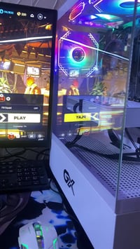 للبيع تجميعة كمبيوتر (PC Gaming) بمواصفات ممتازة، قادرة على تشغيل أقوى...