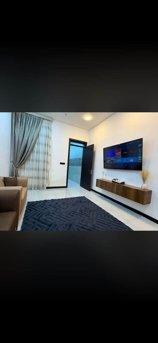 السلام عليكم بيت للبيع الامين الثانيه قرب مدرسه السماحه م ١٠٠ متر بناء ٢٠٢٦ شهر ٢ بناء درجه اولى غرف نوم عدد٣ صحيات ٣ بيتونه مخزن ارتفاع البيت ٣ ونص بيبان خشب اصلي ضمان ١٠ سنوات شبابيك المليوم السعر 210 وبي مجال بسيط ***********
