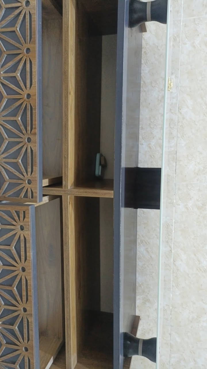 ميز بلازمه للبيع اخو لجديد 🌚


**إذا كنت صاحب هذا الإعلان وتريد حذفه لأي سبب، رجاءا أرسل رسالة إلى الدعم الفني**